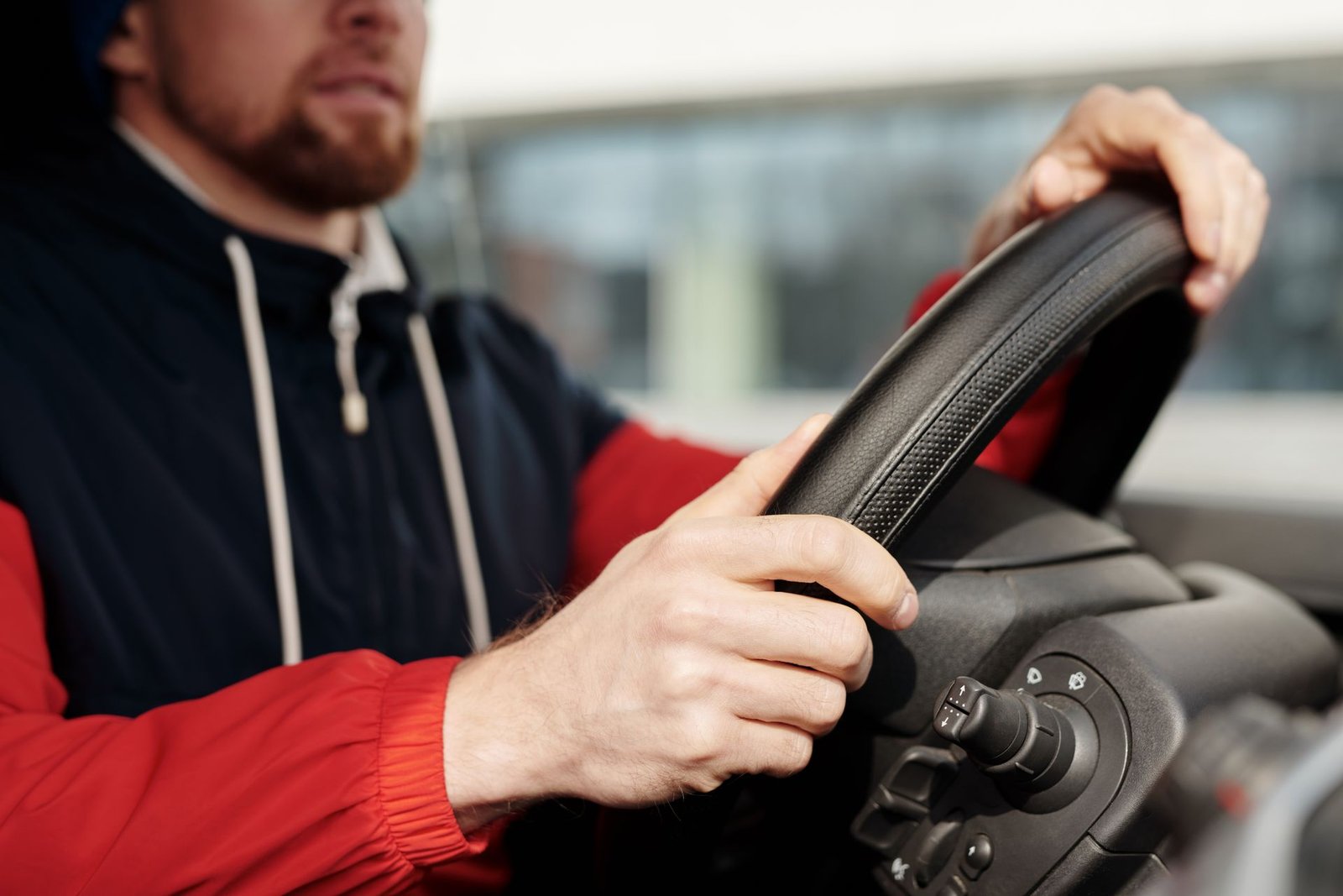Como superar o medo de dirigir e recuperar sua confiança ao volante?